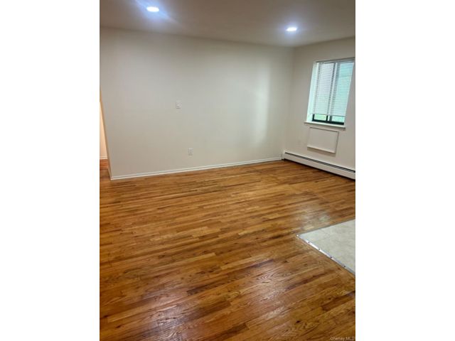  1 BR,  1.00 BTH &nbsp;Contemporary style home in Fresh Meadows