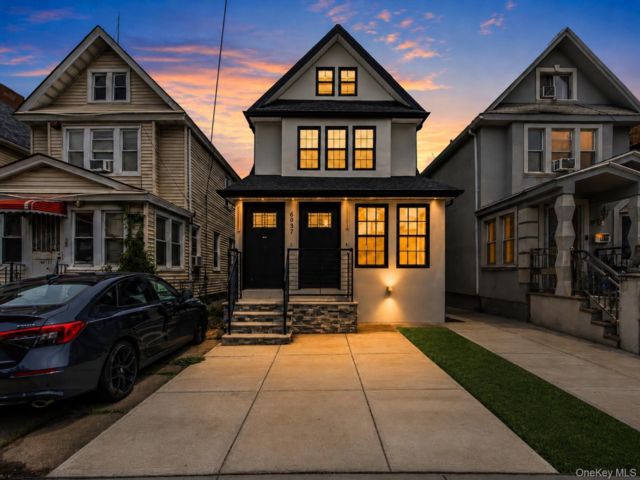 4 BR,  4.00 BTH &nbsp;House style home in Rego Park