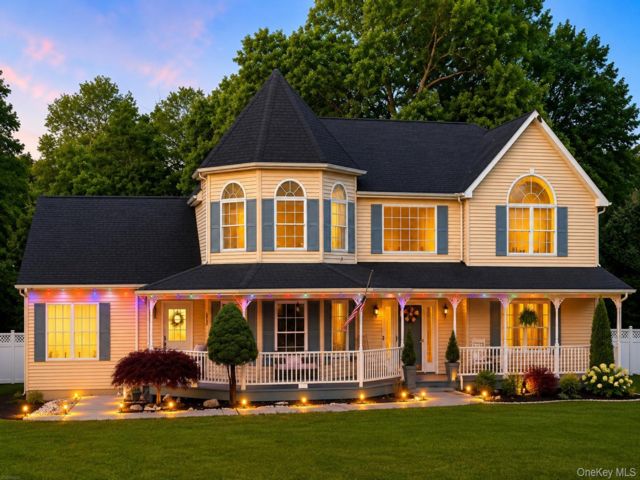  4 BR,  3.00 BTH &nbsp;Victorian style home in Montgomery