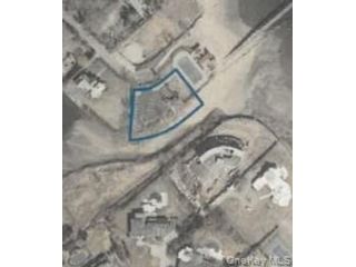 Lot <b>Size:</b>  &nbsp;House style home in Kings Point