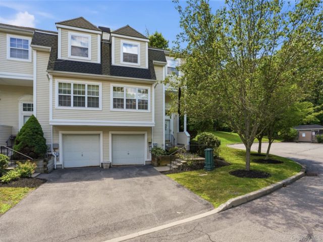  3 BR,  3.00 BTH &nbsp;Condo style home in Newburgh
