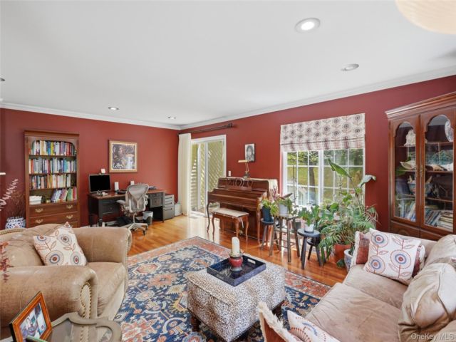 [PHOTO]