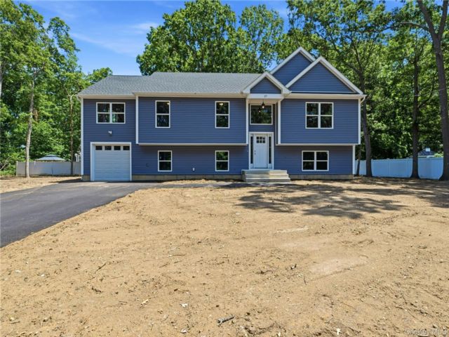 [Moriches Real Estate, listing number 7305616]