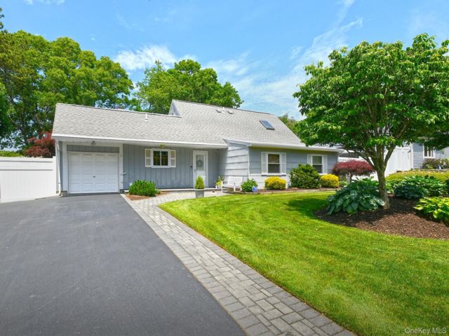  4 BR,  2.00 BTH &nbsp;Cape cod style home in Medford