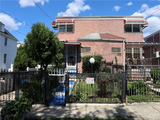 [Wakefield Real Estate, listing number 7305640]