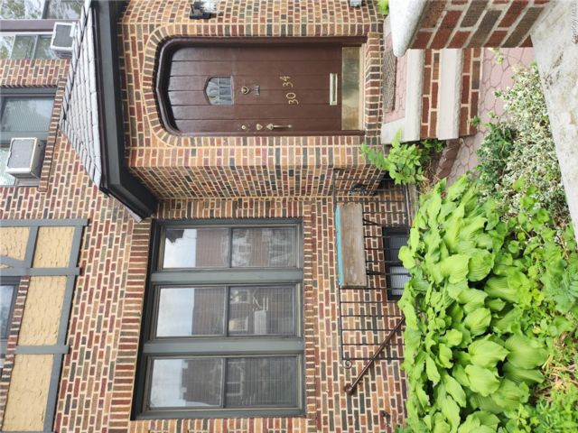  3 BR,  3.00 BTH &nbsp;Tudor style home in East Elmhurst