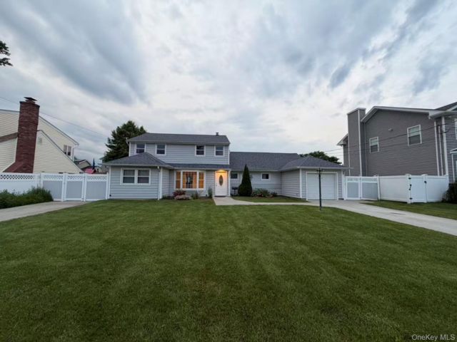  4 BR,  2.00 BTH &nbsp;Colonial style home in Plainview