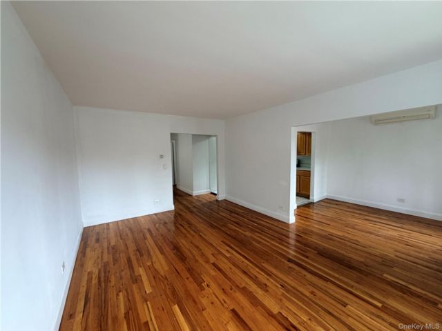  3 BR,  1.00 BTH &nbsp;Colonial style home in Bayside