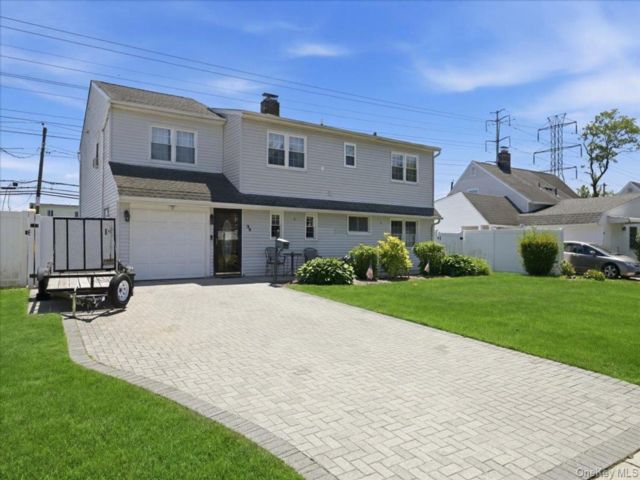  5 BR,  2.00 BTH &nbsp;Exp ranch style home in Levittown