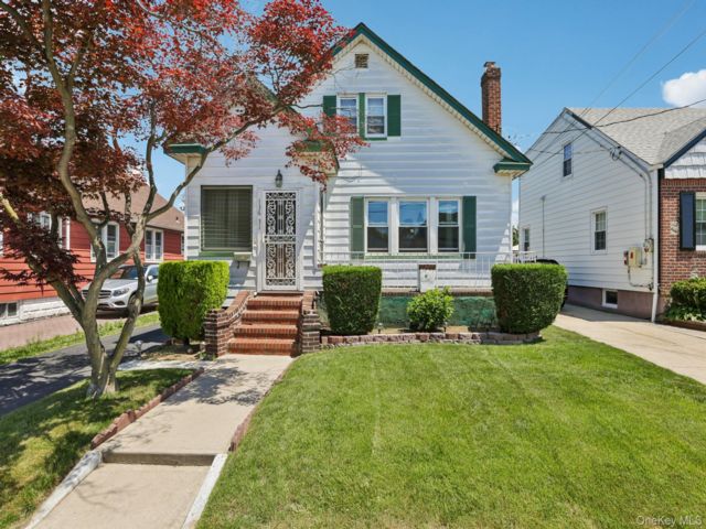  5 BR,  3.00 BTH &nbsp;Exp cape style home in Rosedale