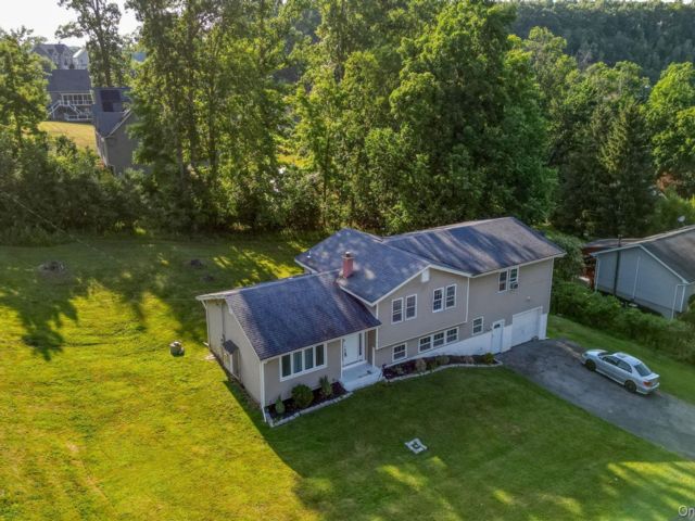  5 BR,  3.00 BTH &nbsp;A-frame style home in Salisbury Mills
