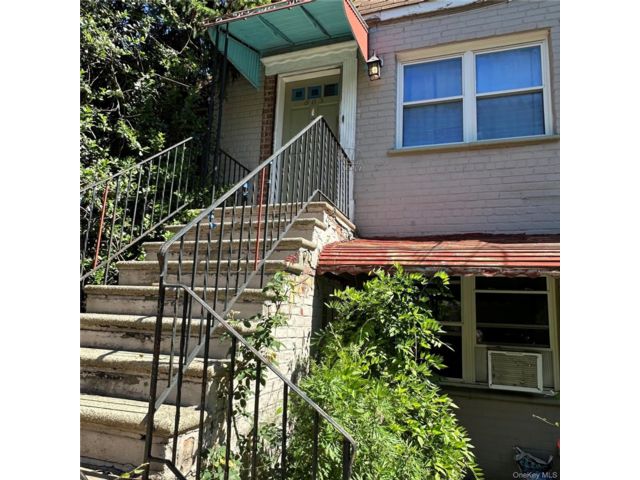 [Wakefield Real Estate, listing number 7305687]