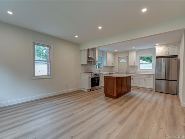 [PHOTO]