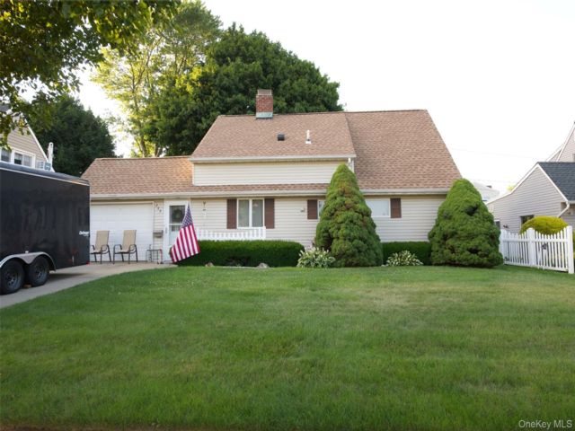 4 BR,  1.00 BTH &nbsp;Exp ranch style home in Levittown