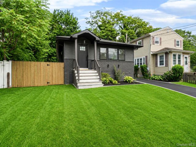  3 BR,  2.00 BTH &nbsp;A-frame style home in Huntington