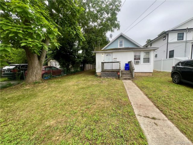  3 BR,  2.00 BTH &nbsp;Bungalow style home in Roosevelt
