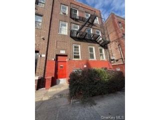 [Wakefield Real Estate, listing number 7305784]