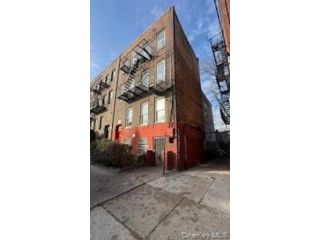 [Wakefield Real Estate, listing number 7305792]