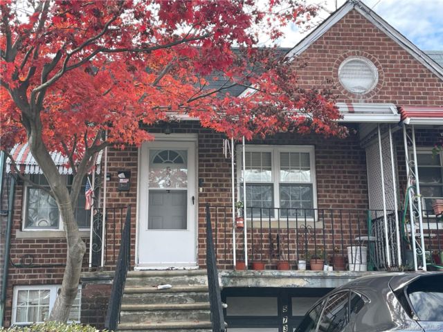  2 BR,  1.00 BTH &nbsp;House style home in Fresh Meadows