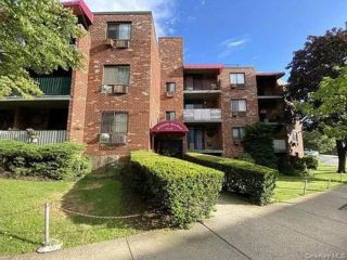  1 BR,  2.00 BTH &nbsp;Modern style home in Middle Village