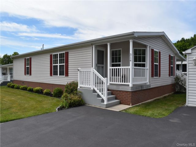  3 BR,  2.00 BTH &nbsp;Ranch style home in Rock Tavern
