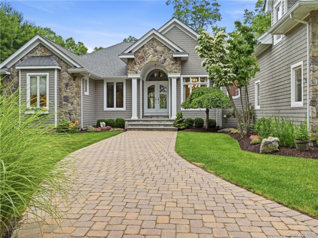  6 BR,  5.00 BTH &nbsp;Includes legal  style home in Calverton