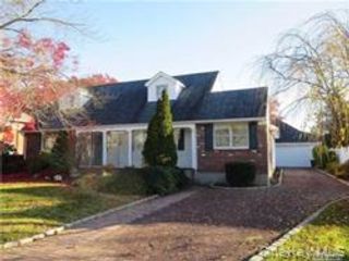  1 BR,  1.00 BTH &nbsp;Cape cod style home in East Northport