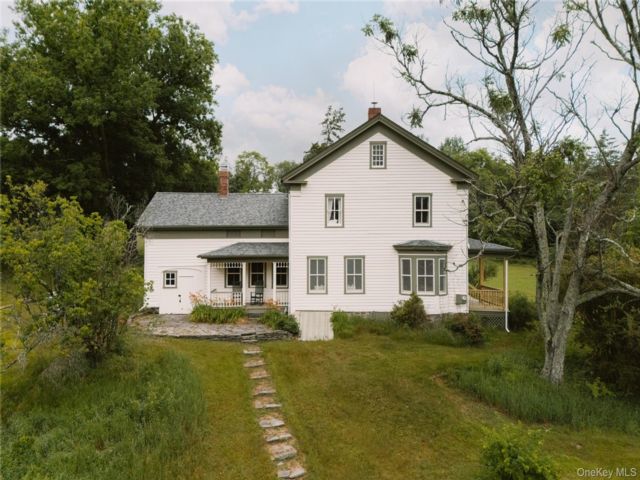  4 BR,  2.00 BTH &nbsp;Farmhouse style home in Bethel
