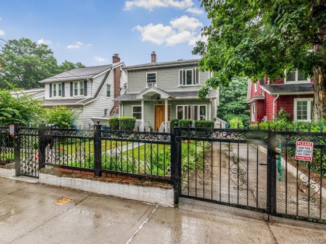  5 BR,  3.00 BTH &nbsp;Other style home in Wakefield
