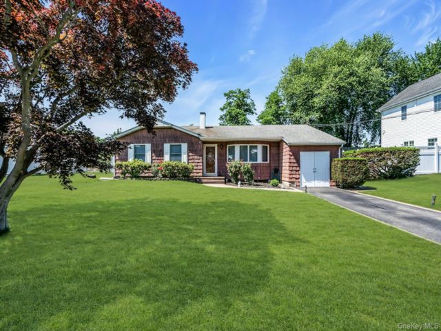  5 BR,  2.00 BTH &nbsp;Ranch style home in Holbrook