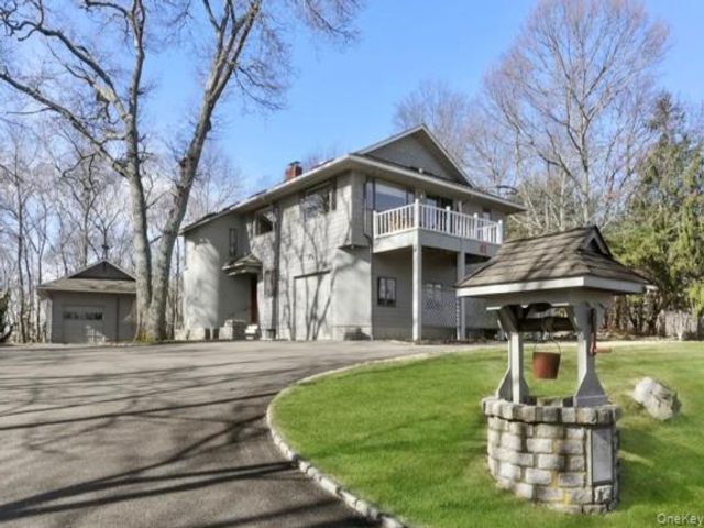  3 BR,  4.00 BTH &nbsp;Contemporary style home in Jamesport