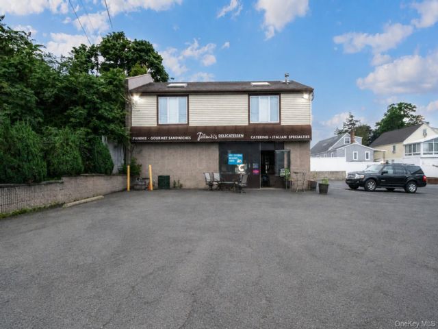 Studio,  0.00 BTH &nbsp;Commercial style home in Bayville