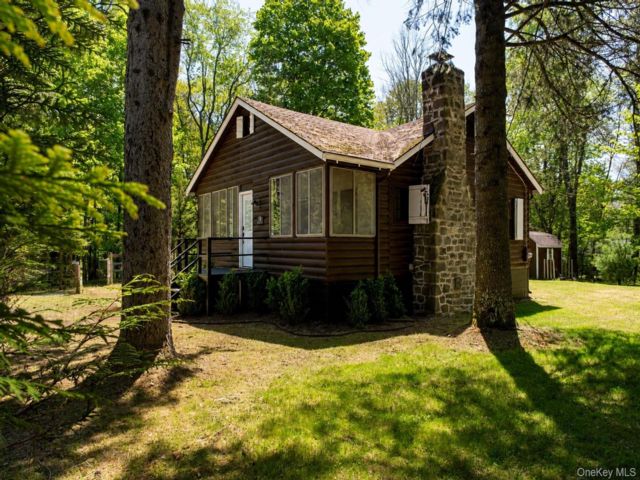  3 BR,  1.00 BTH &nbsp;Cabin style home in Smallwood