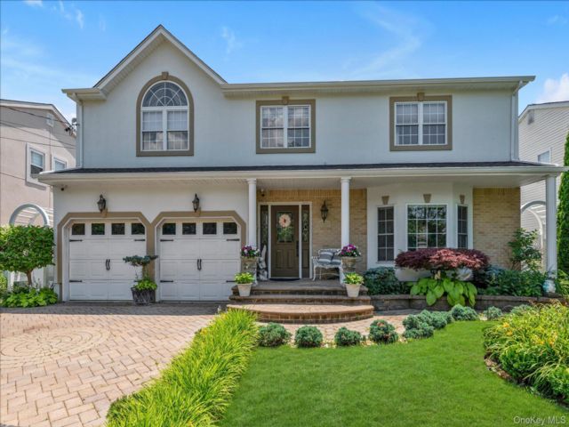  4 BR,  3.00 BTH &nbsp;Colonial style home in Cedarhurst