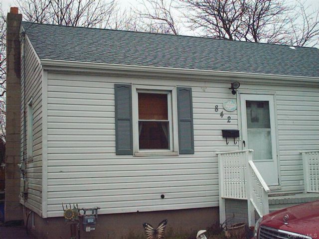  3 BR,  1.00 BTH &nbsp;Ranch style home in Lindenhurst