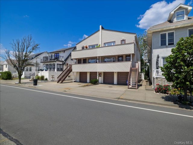  2 BR,  2.00 BTH &nbsp;Condo style home in Long Beach