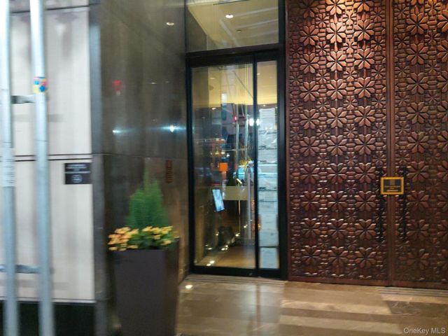 [PHOTO]