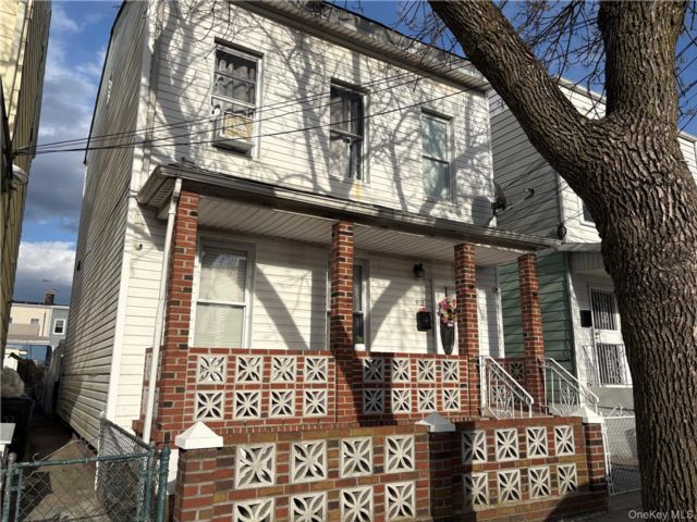  4 BR,  3.00 BTH &nbsp;House style home in Ozone Park