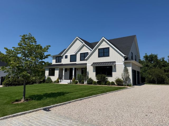  4 BR,  5.00 BTH &nbsp;Farmhouse style home in Jamesport