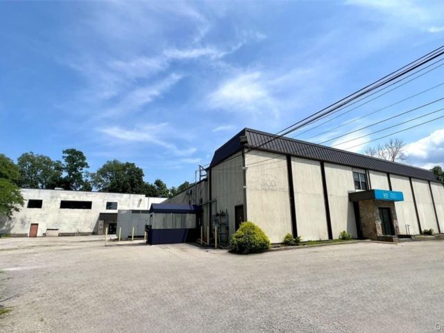 Studio,  0.00 BTH &nbsp;Commercial style home in Glen Cove