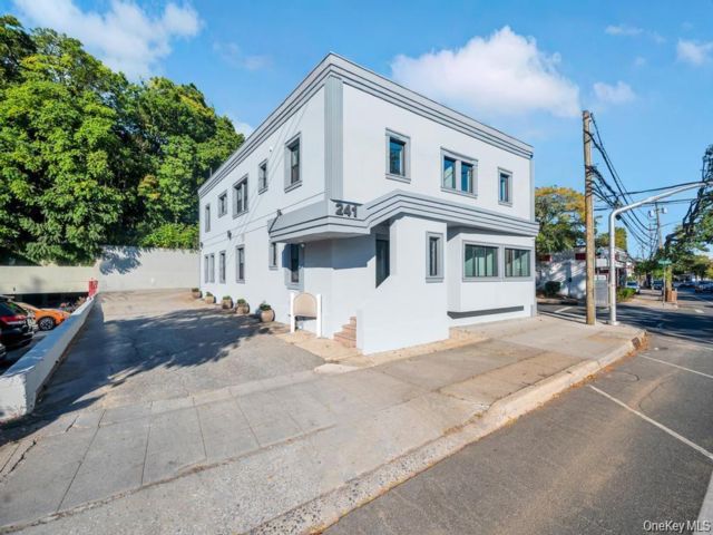 Studio,  0.00 BTH &nbsp;House style home in Great Neck