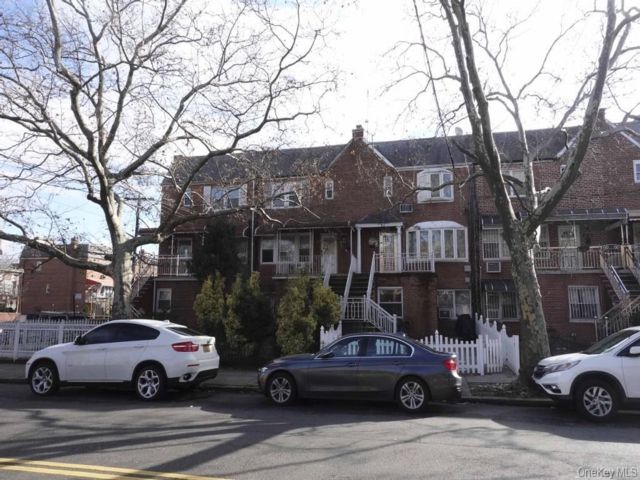  5 BR,  2.00 BTH &nbsp;Modern style home in Canarsie