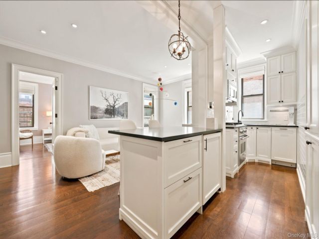  1 BR,  1.00 BTH &nbsp;Mid rise style home in New York (manhattan)