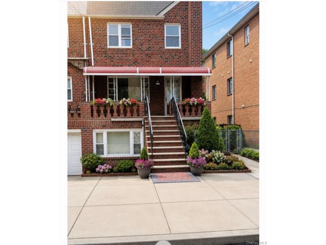  5 BR,  3.00 BTH &nbsp;House style home in Mill Basin