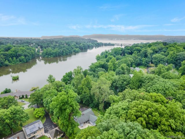  3 BR,  3.00 BTH &nbsp;Ranch style home in Buchanan