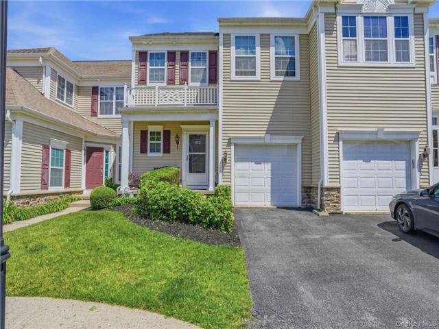  3 BR,  3.00 BTH &nbsp;Condo style home in Newburgh