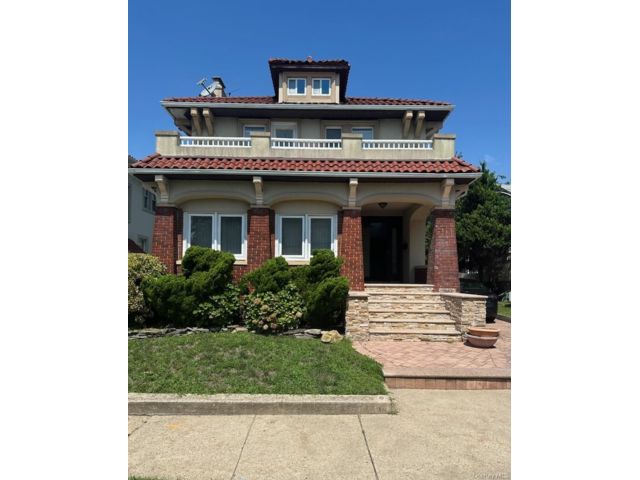  2 BR,  1.00 BTH &nbsp;Includes legal  style home in Long Beach