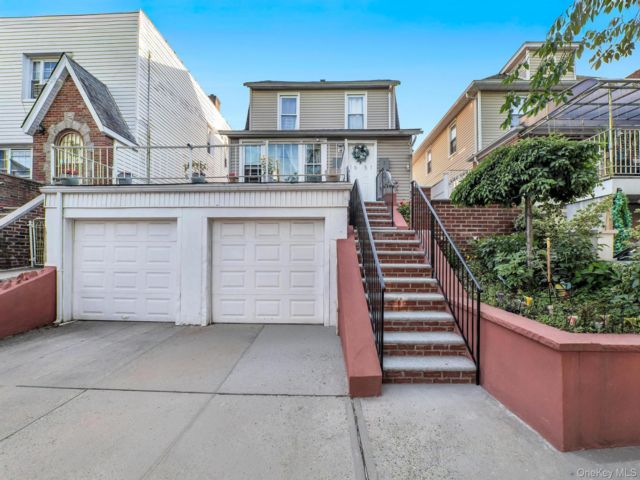  6 BR,  3.00 BTH &nbsp;House style home in Pilgrim