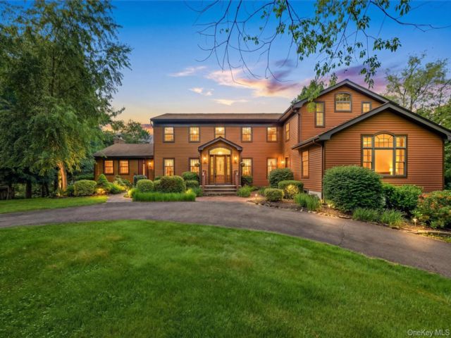  6 BR,  6.00 BTH &nbsp;Colonial style home in Washingtonville