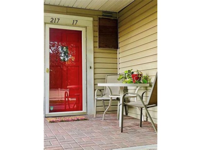  2 BR,  1.00 BTH &nbsp;Includes legal  style home in Bayside